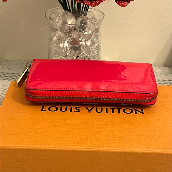 Accessories - LV Vernis Long pink Vernis wallet in excellent condition